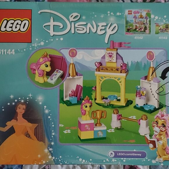 LEGO Disney 41144 Petite's Royal Stable - Picture 2 of 3